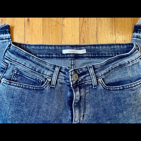EUC Levi’s Denim Jeans - Picture 4 of 5
